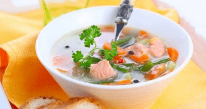 پروٹین غذا پر مچھلی کا سوپ۔