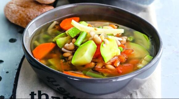 سبزیوں کا سوپ - میگی ڈائیٹ مینو کا ایک آسان پہلا کورس